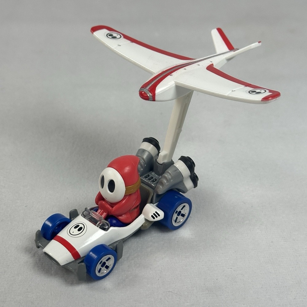 Hot Wheels Mario Kart Shy Guy B Dasher With Plane Glider 1:64 Nintendo 2018